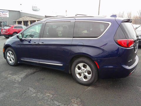 2017 Chrysler Pacifica Touring-L Plus