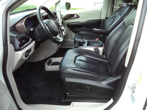 2017 Chrysler Pacifica Touring-L