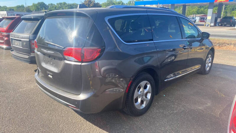 2017 Chrysler Pacifica Touring-L Plus