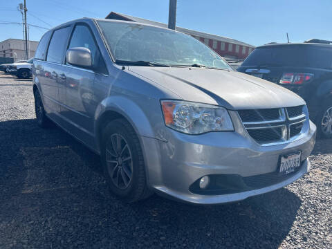 2017 Dodge Grand Caravan for sale at Universal Auto Sales Inc in Salem OR