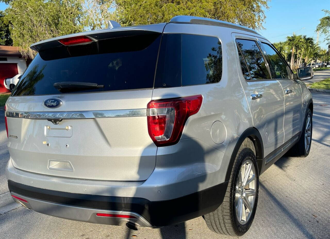 2017 Ford Explorer SUV - $14,555