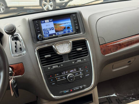 2012 Chrysler Town and Country Touring