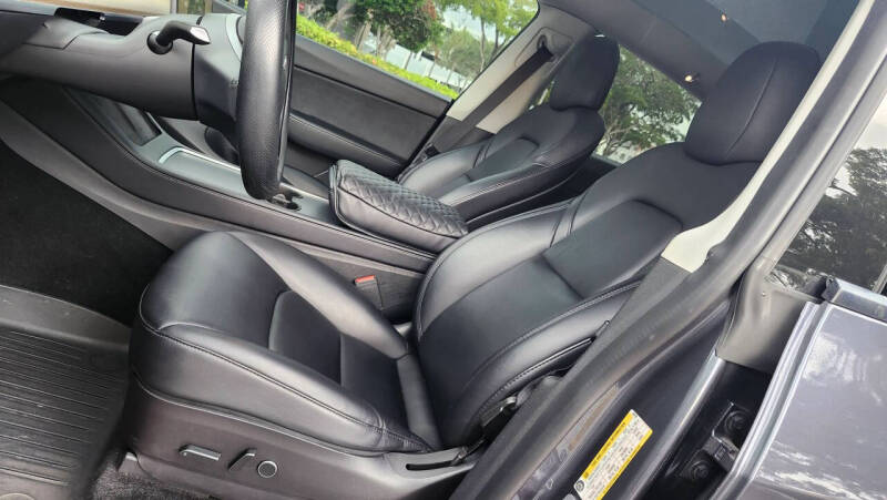 2022 Tesla Model Y Long Range - Photo 16