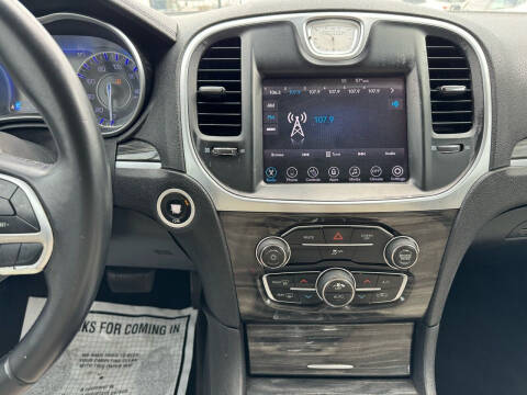 2017 Chrysler 300 Limited