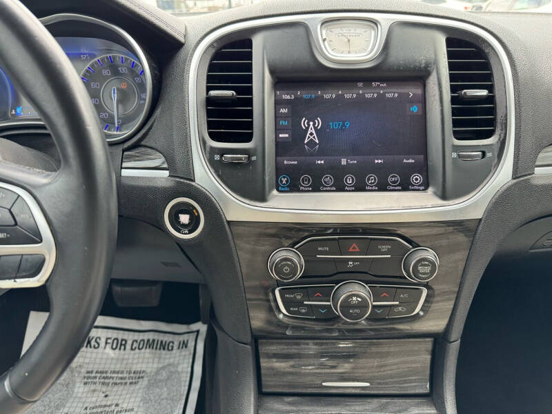 2017 Chrysler 300 Limited