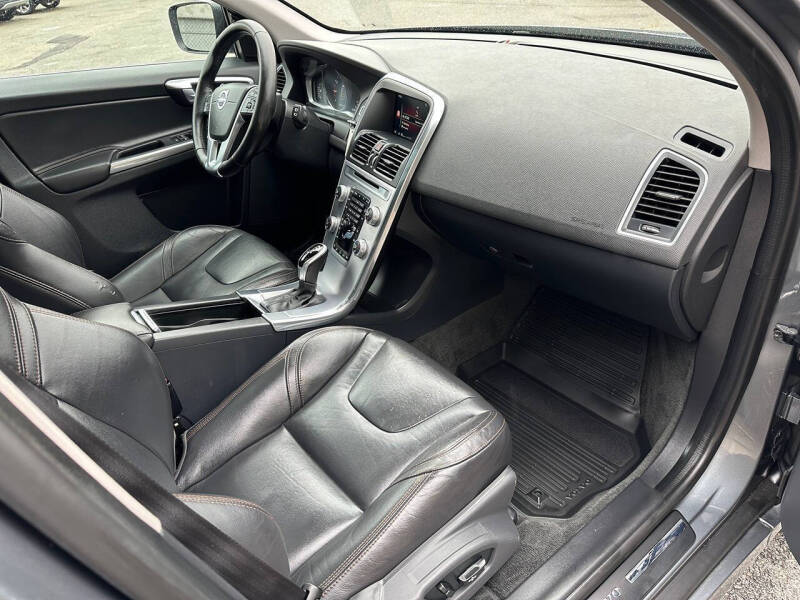 2017 Volvo XC60 T6 Dynamic