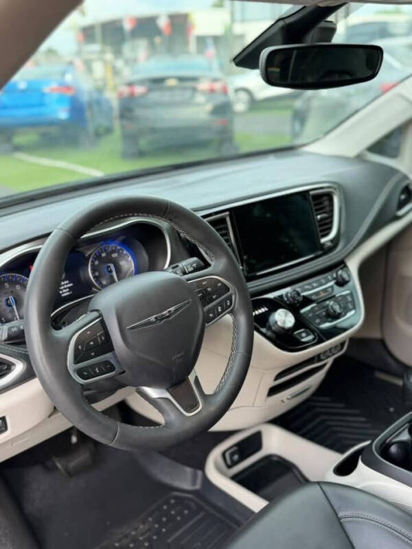 2023 Chrysler Pacifica Touring L