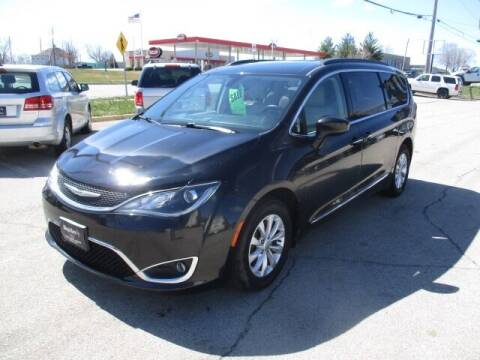 2017 Chrysler Pacifica for sale at King's Kars in Marion IA