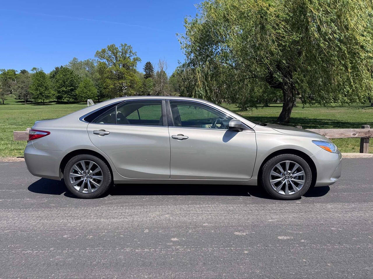 2015 Toyota Camry 30