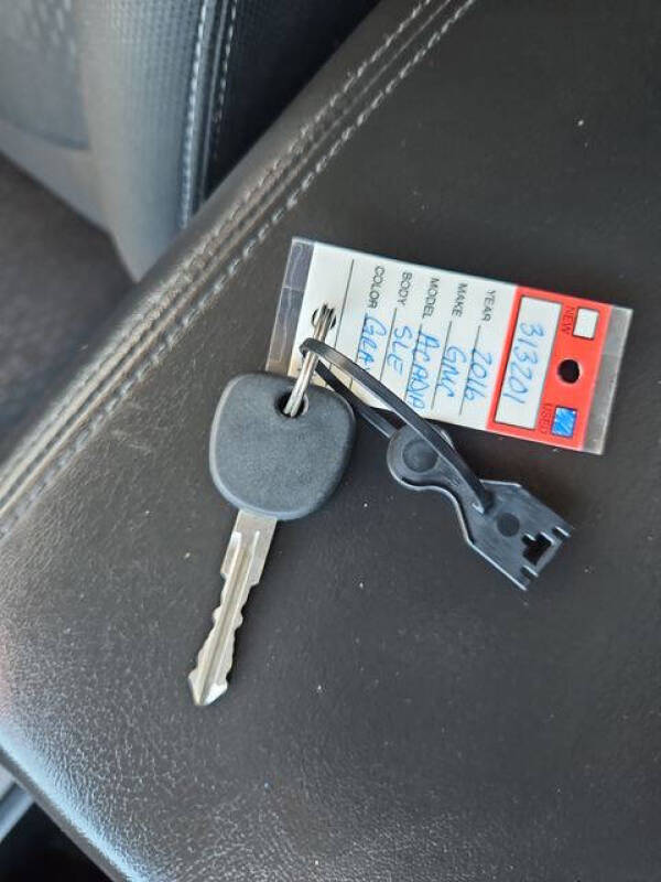 2016 GMC Acadia SLE-2