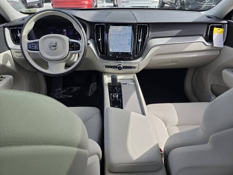 2025 Volvo XC60 B5 Plus Dark Theme