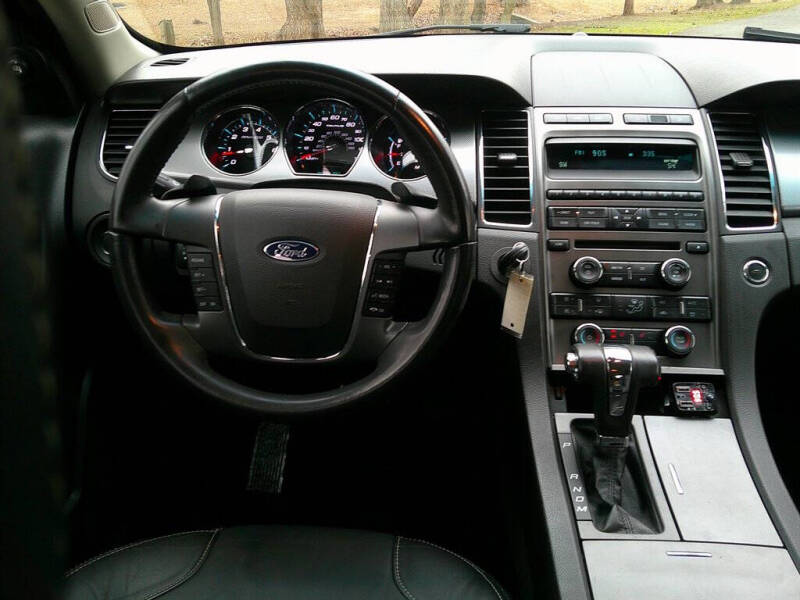 2011 Ford Taurus SEL