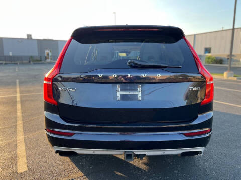 2016 Volvo XC90 T6 Momentum