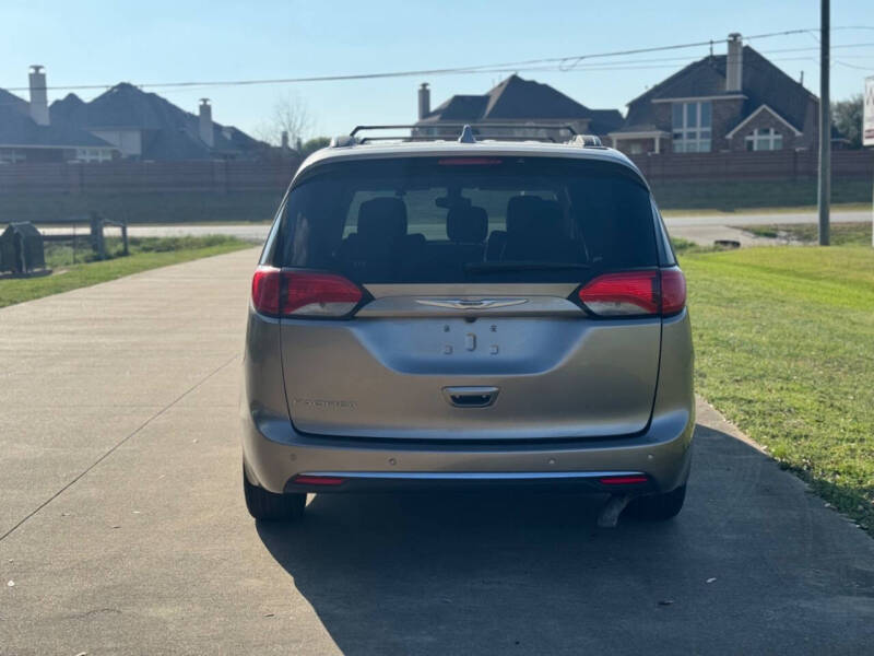 2017 Chrysler Pacifica Touring-L