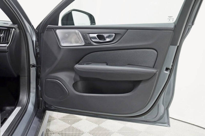 2019 Volvo S60 T6 R-Design