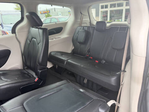 2017 Chrysler Pacifica Touring-L