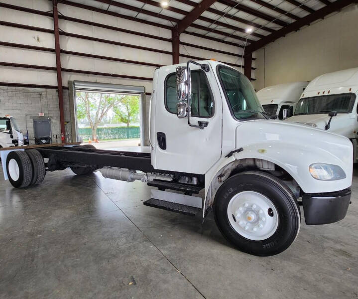 2017 Freightliner M2 106