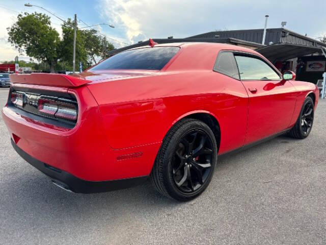 2016 Dodge Challenger SXT Plus