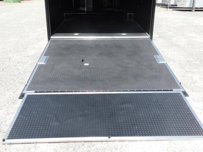 2025 Cargo Mate Eliminator SS 34' Full Bathroo