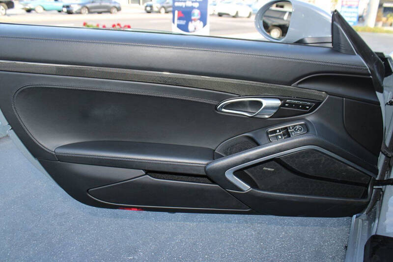 2025 Porsche 718 Cayman