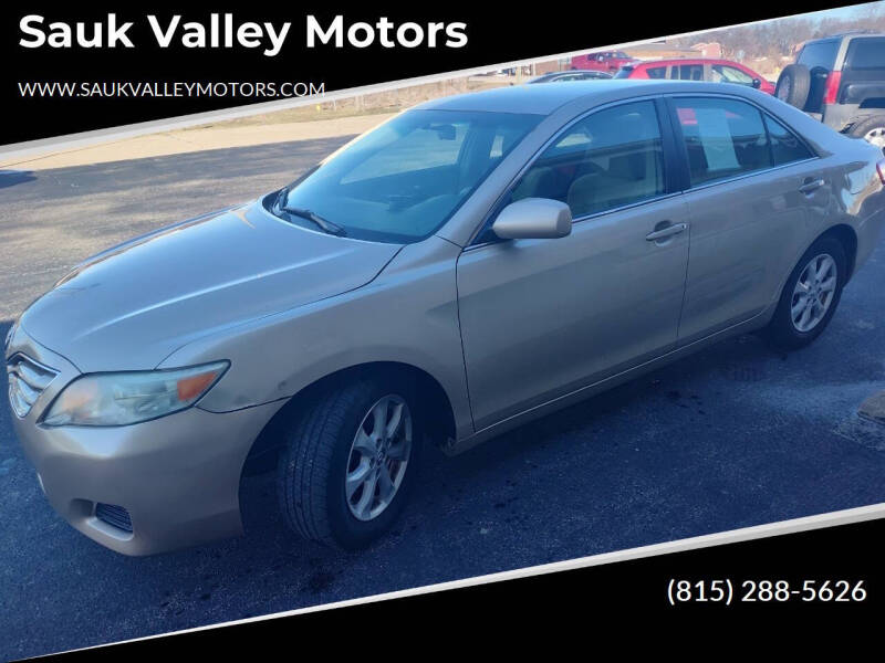 2011 Toyota Camry LE's photo