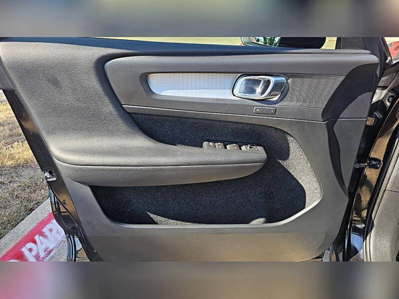 2019 Volvo XC40 T5 Momentum