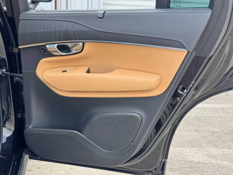 2024 Volvo XC90 Recharge T8 Ultimate Bright Theme 7P