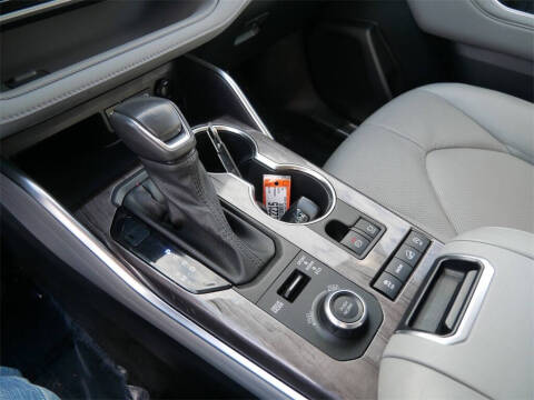 2022 Toyota Highlander Platinum