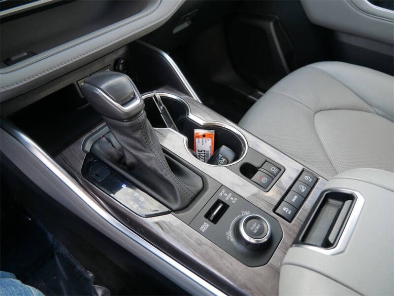 2022 Toyota Highlander Platinum