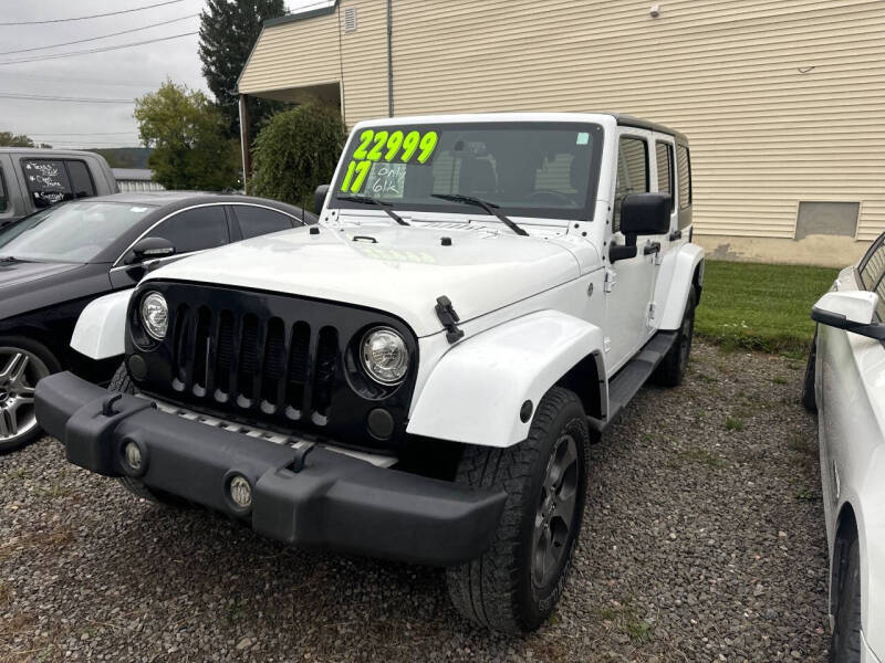 2017 Jeep Wrangler Unlimited Sahara photo 2