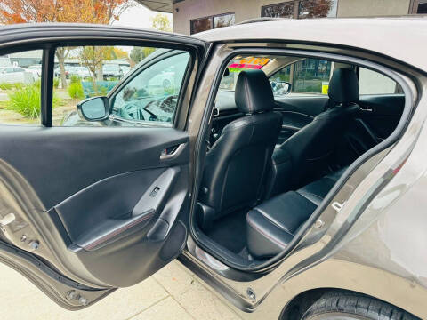 2015 Mazda MAZDA3 i Grand Touring