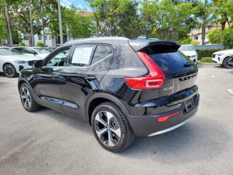 2025 Volvo XC40 B5 Plus Bright Theme