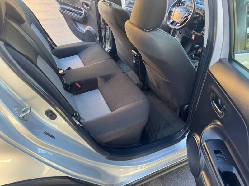 2019 Toyota Prius c L