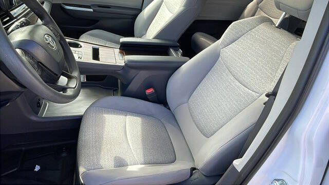 2022 Toyota Sienna LE 8-Passenger