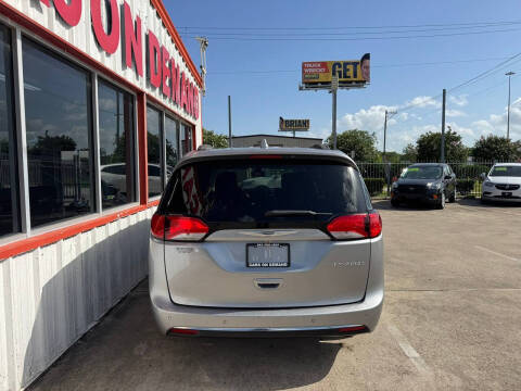 2017 Chrysler Pacifica Touring Plus