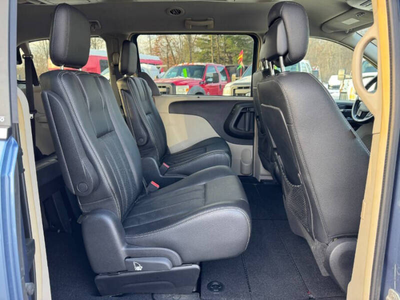 2011 Chrysler Town and Country Touring-L