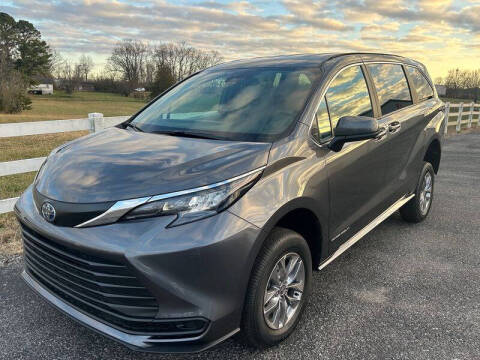 2025 Toyota Sienna LE 8-Passenger