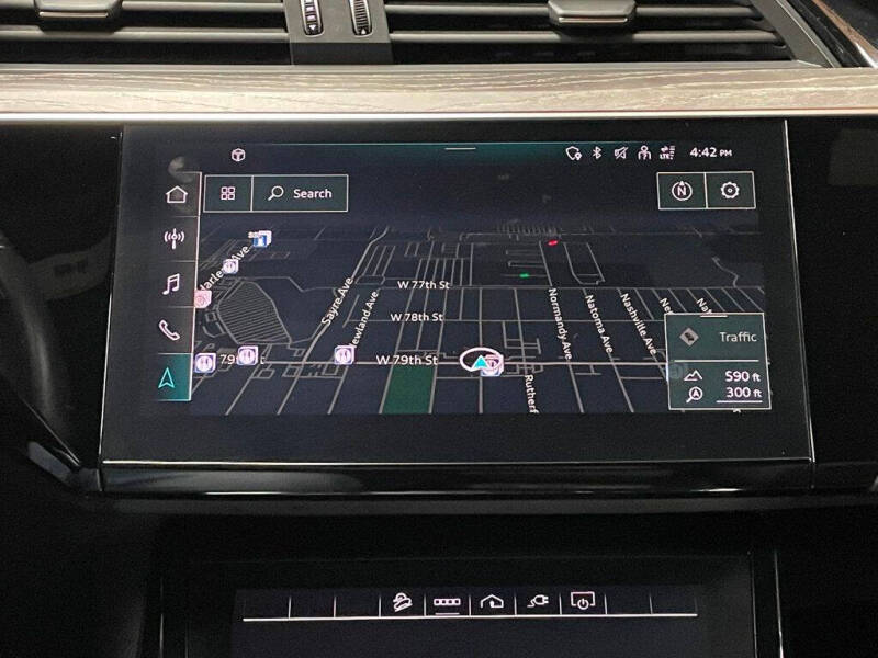 2022 Audi e-tron quattro Premium Plus