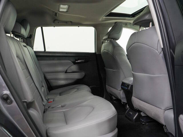 2022 Toyota Highlander Hybrid XLE