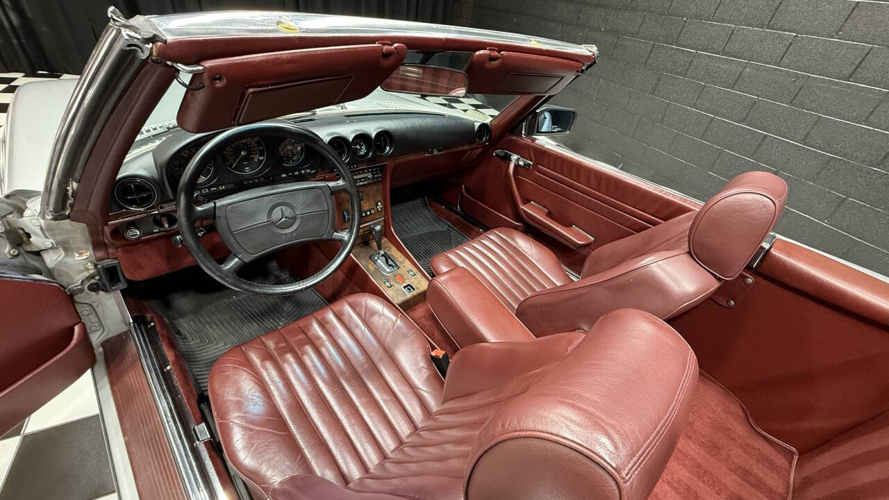 1988 Mercedes-Benz 560-Class 2