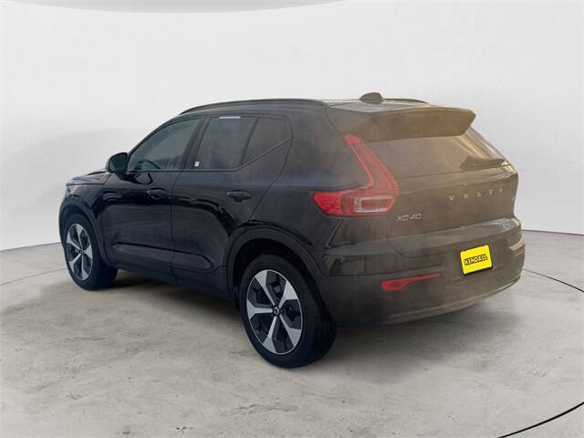 2023 Volvo XC40 B5 Plus Dark Theme