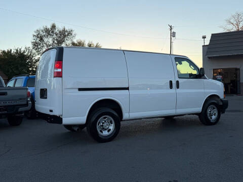 2022 Chevrolet Express 2500