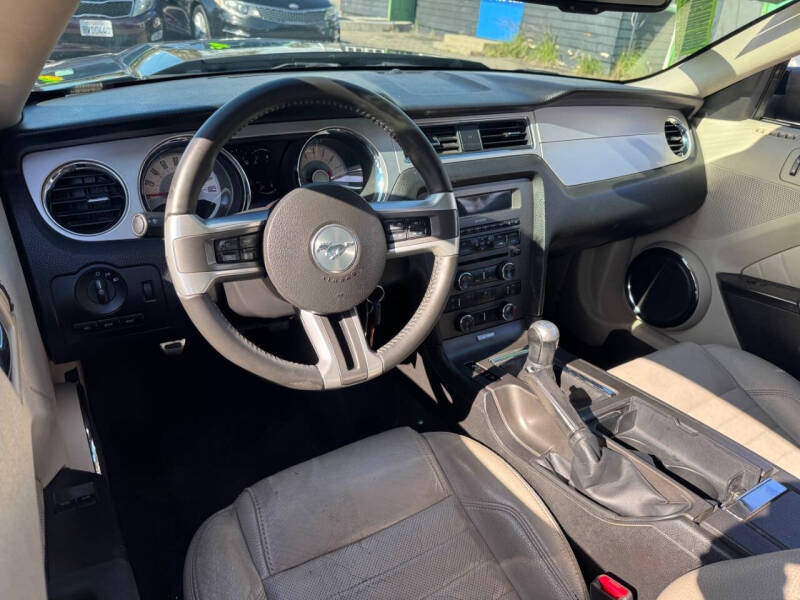 2011 Ford Mustang V6