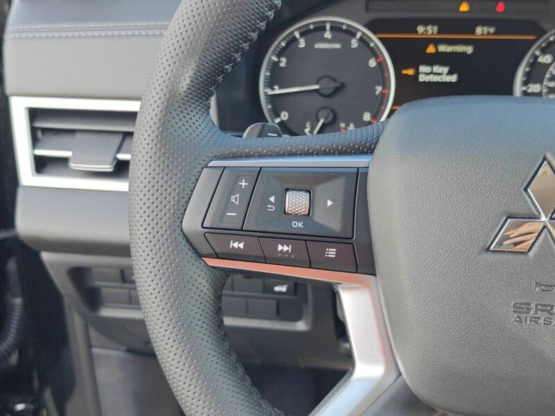 2025 Mitsubishi Outlander SE