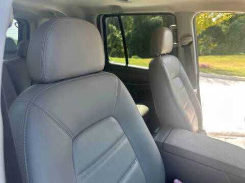 2004 Ford Explorer XLT