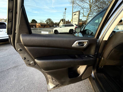 2020 Nissan Pathfinder SV