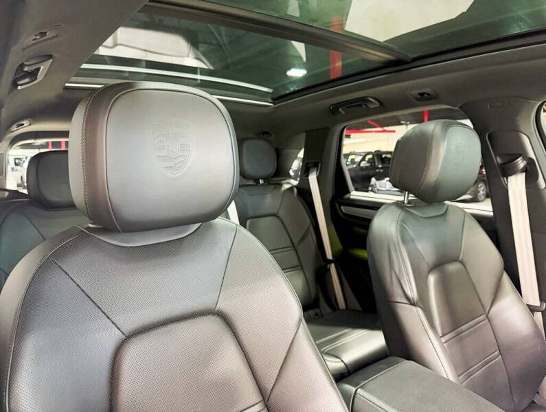 2022 Porsche Cayenne Platinum Edition