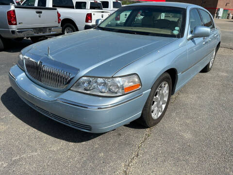 2009 Lincoln Town Car for sale at BRYANT AUTO SALES in Bryant AR