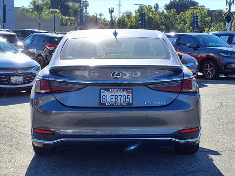 2019 Lexus ES 300h