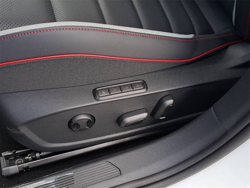 2025 Volkswagen Golf GTI SE